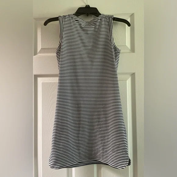 Vineyard vines girls performance dress - Picture 2 of 3